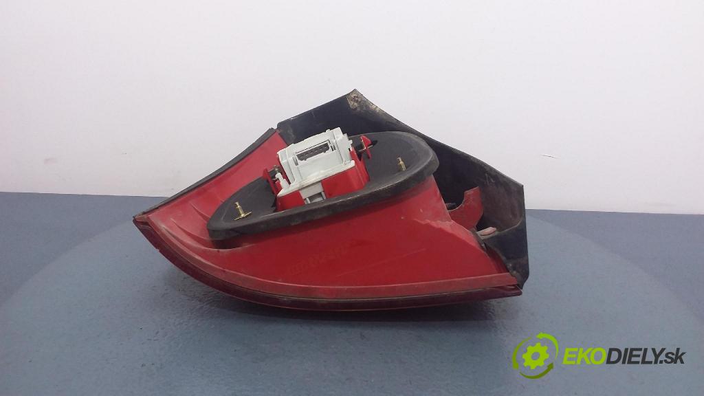 Audi A3 2000 svetlo / reflektor zad Prava: Vonkajsia: 8L0945096B