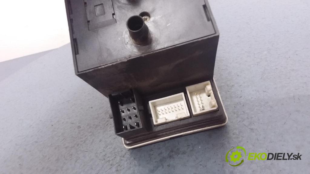 Audi A4 1996 pompa Centrálny: Zámok: 8L0862257K