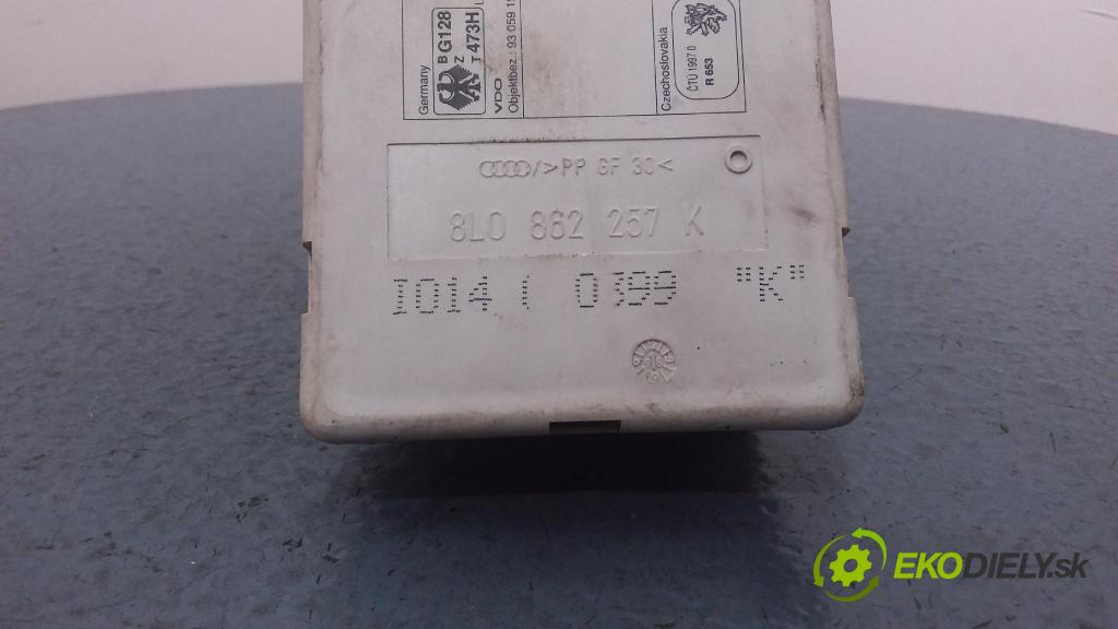 Audi A4 1996 pompa Centrálny: Zámok: 8L0862257K