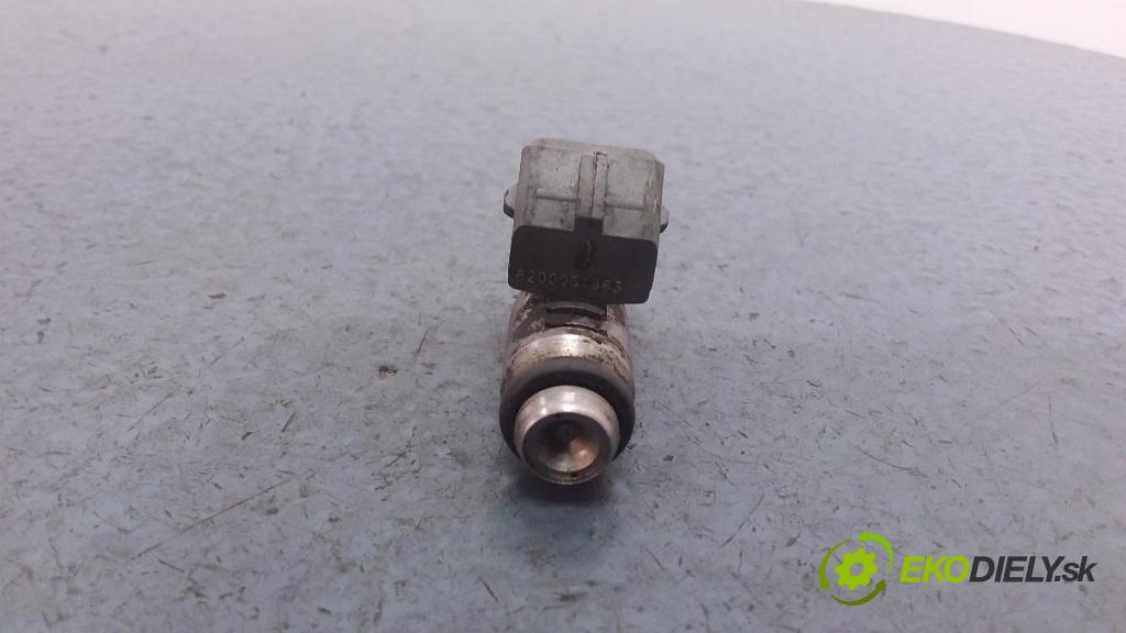 Renault Clio 2002 vstrek IWP099
