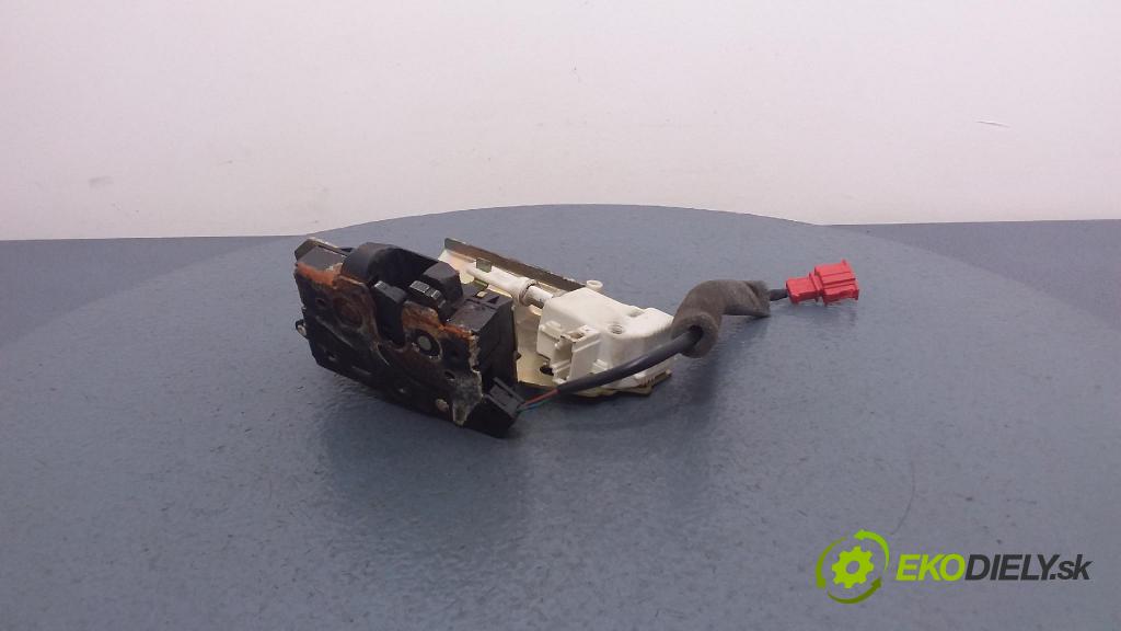 Volkswagen Sharan 2004 zámek Klapky: kufr 01