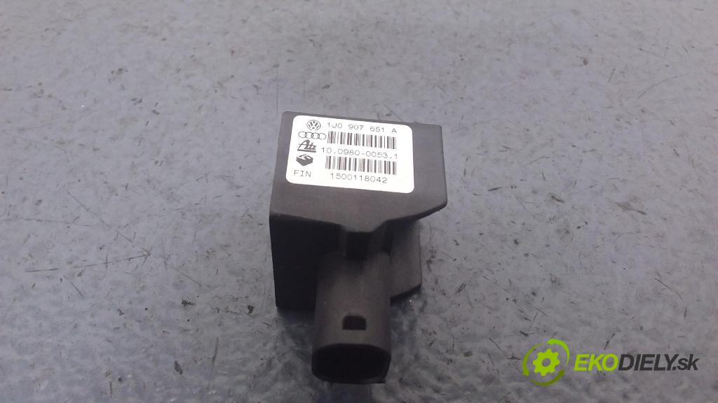 Volkswagen Golf 2001 snímač ESP. 1J0907651A