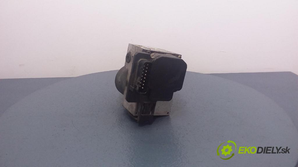 Volkswagen Passat 2000 čerpadlo ABS x 8E0614111T