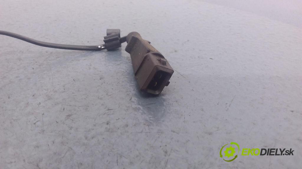 Audi A4 2000 vstrek 028130202H