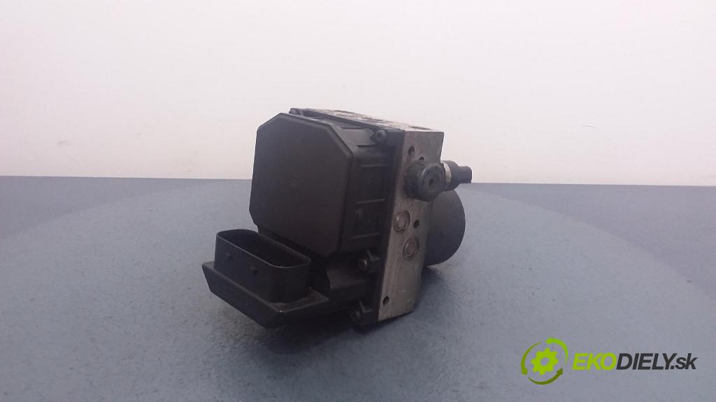 Volkswagen Passat 2004 čerpadlo ABS x 4B0614517G