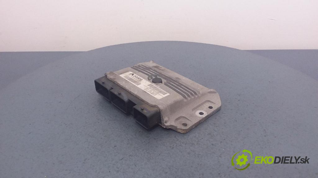 Renault Laguna 2005 riadiaca jednotka Motor: 8200444583