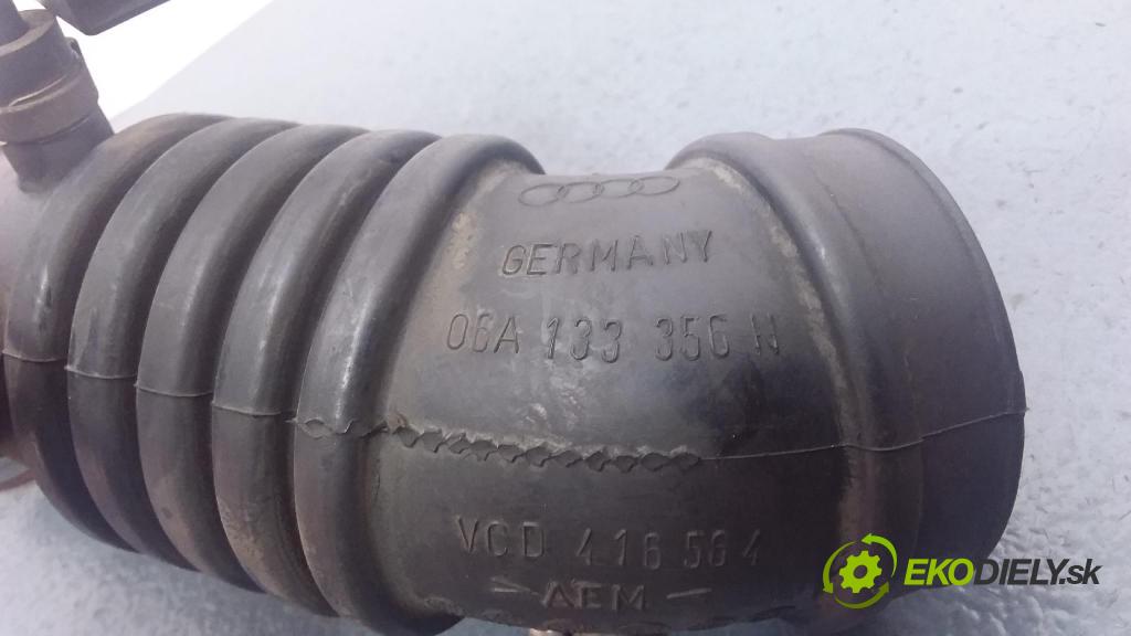 Volkswagen Jetta 2004 trubka Vzduch: 06A133356N