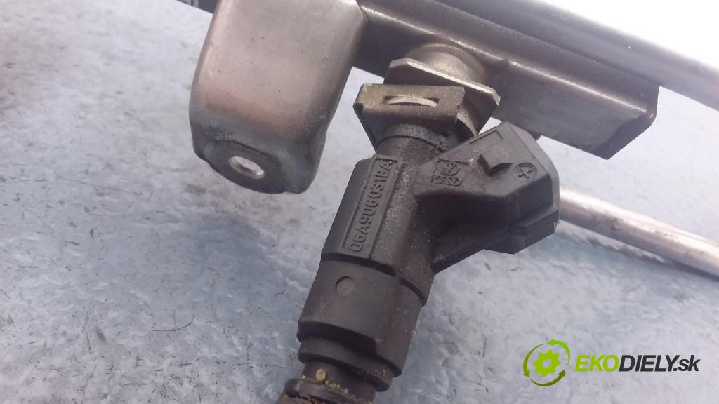 Volkswagen Jetta 2004 lišta Zásobování 06A906031BA