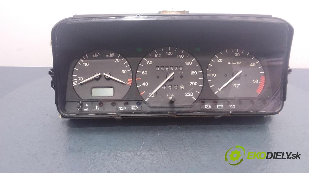 Volkswagen Passat 1995 Přístrojová deska 3A0919033B