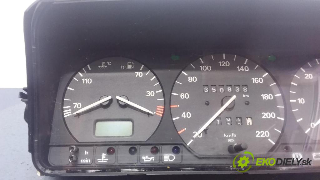 Volkswagen Passat 1995 Přístrojová deska 3A0919033B