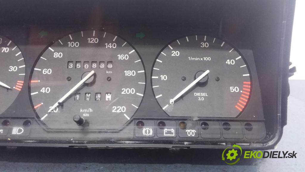 Volkswagen Passat 1995 Přístrojová deska 3A0919033B