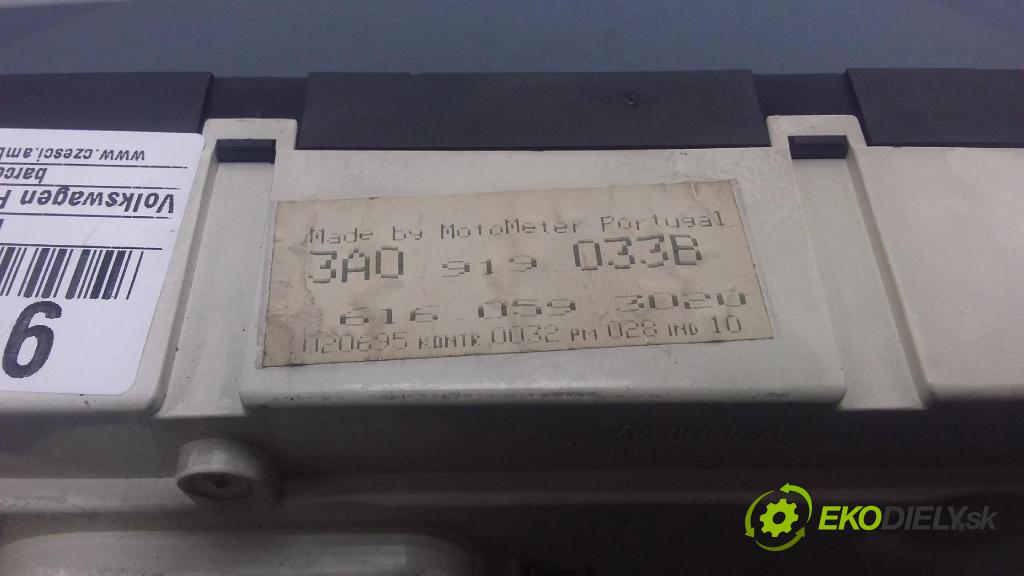 Volkswagen Passat 1995 Přístrojová deska 3A0919033B