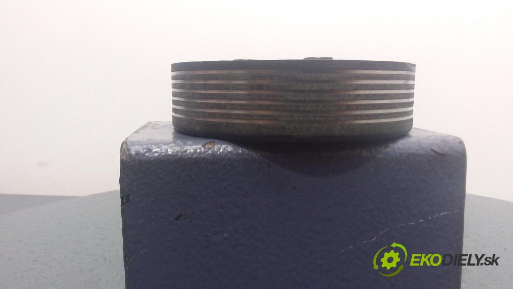 Volkswagen Passat 1995 kolo Pás 028121031E