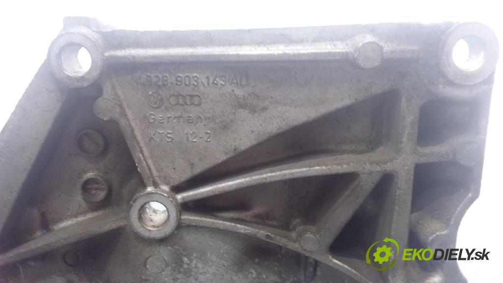 Volkswagen Passat 1995 Polštář/ Tlapka: Motor: 028903143AD