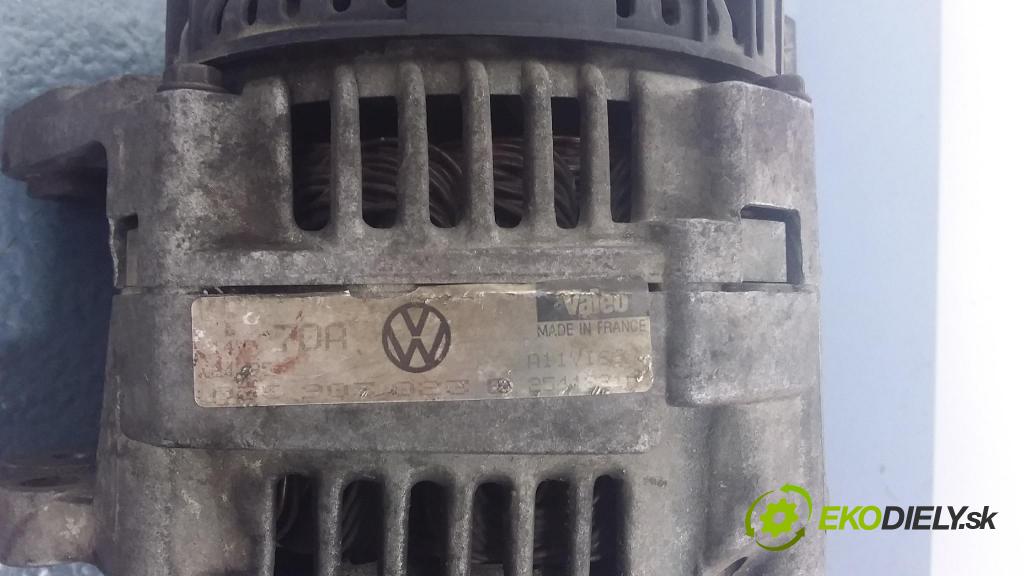 Volkswagen Passat 1995 Alternator 01