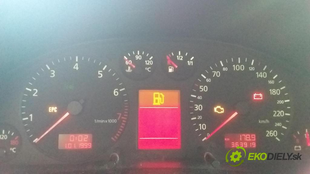 Audi A6 2001 Přístrojová deska 4B0920932R