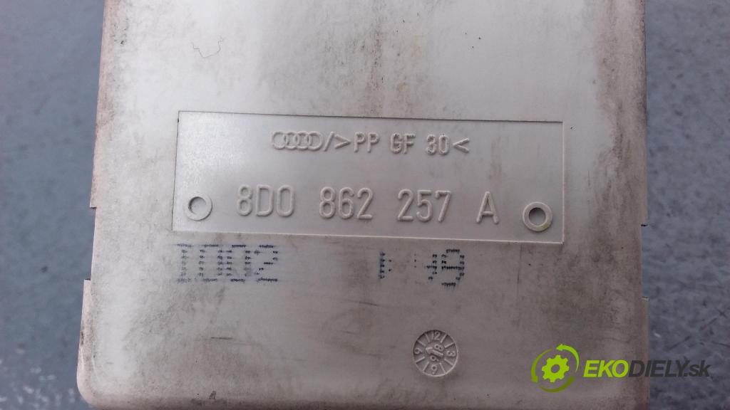 Audi A4 1999 pompa Centrálny: Zámok: 8D0862257A