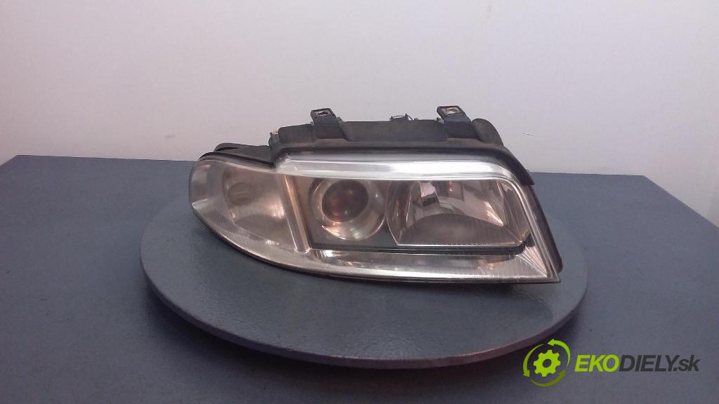 Audi A4 1999 světlo v pravo: 8D0941004AK