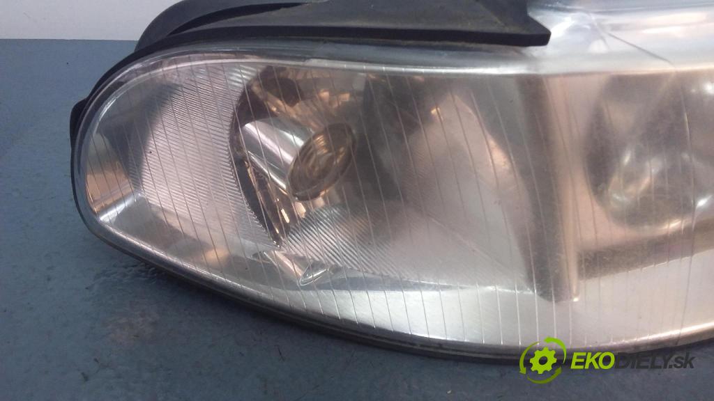 Audi A4 1999 světlo v pravo: 8D0941004AK