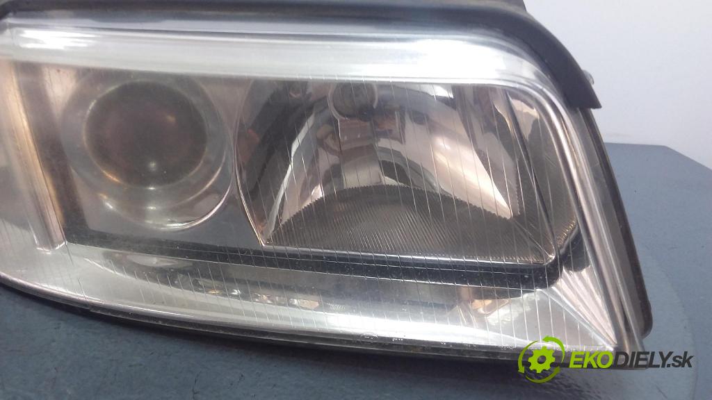 Audi A4 1999 světlo v pravo: 8D0941004AK