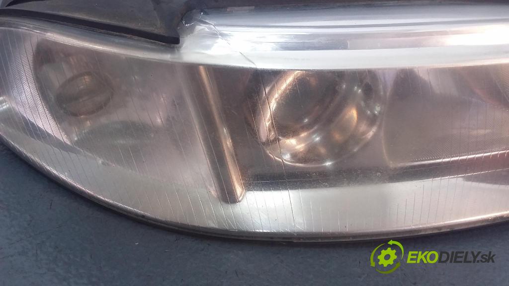 Audi A4 1999 světlo v pravo: 8D0941004AK