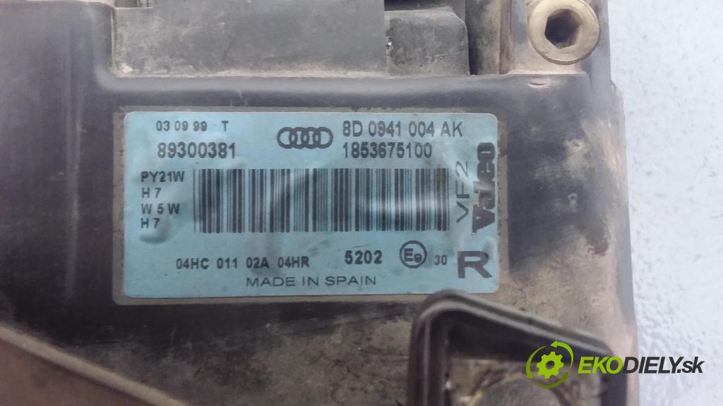Audi A4 1999 světlo v pravo: 8D0941004AK