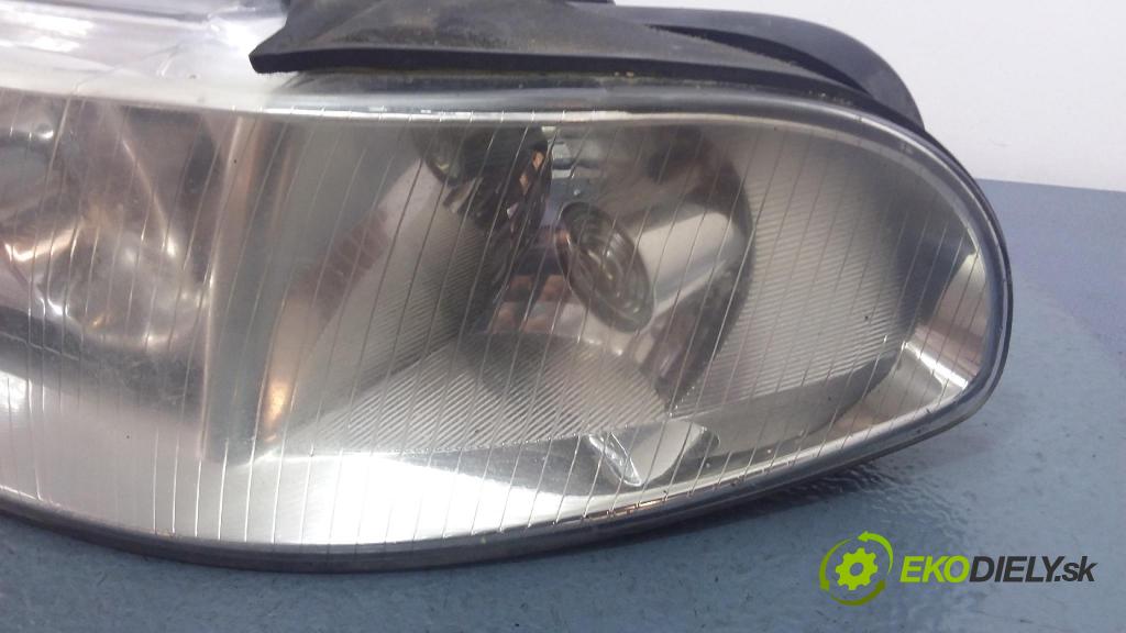 Audi A4 1999 světlo Levý: 8D0941003AK
