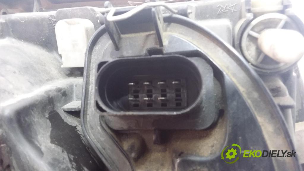 Audi A4 1999 světlo Levý: 8D0941003AK