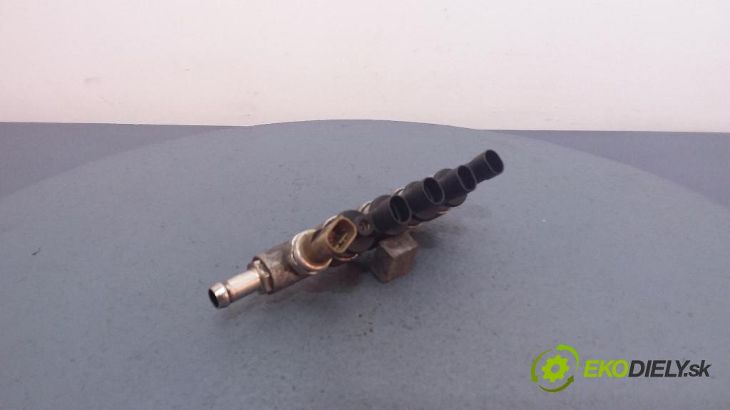 Opel Vectra-c 2003 lišta Zásobování 09SQ99020062