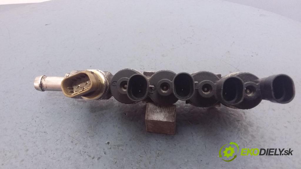 Opel Vectra-c 2003 lišta Zásobování 09SQ99020062
