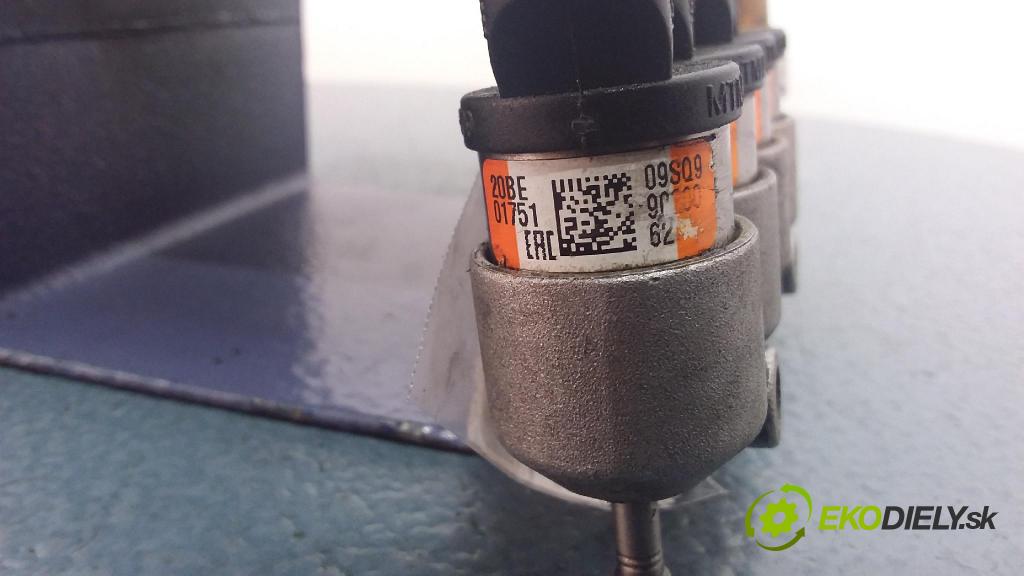 Opel Vectra-c 2003 lišta Zásobování 09SQ99020062