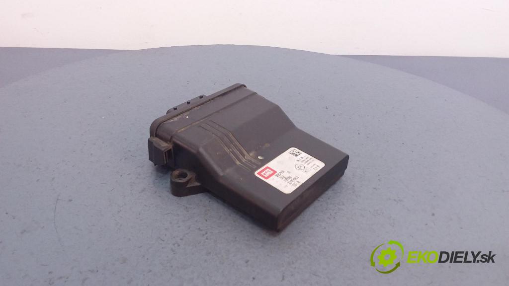 Opel Vectra-c 2003 řídící jednotka 67R011002