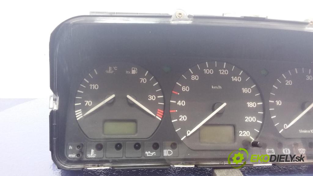 Volkswagen Passat 1996 Přístrojová deska 3A0919860M