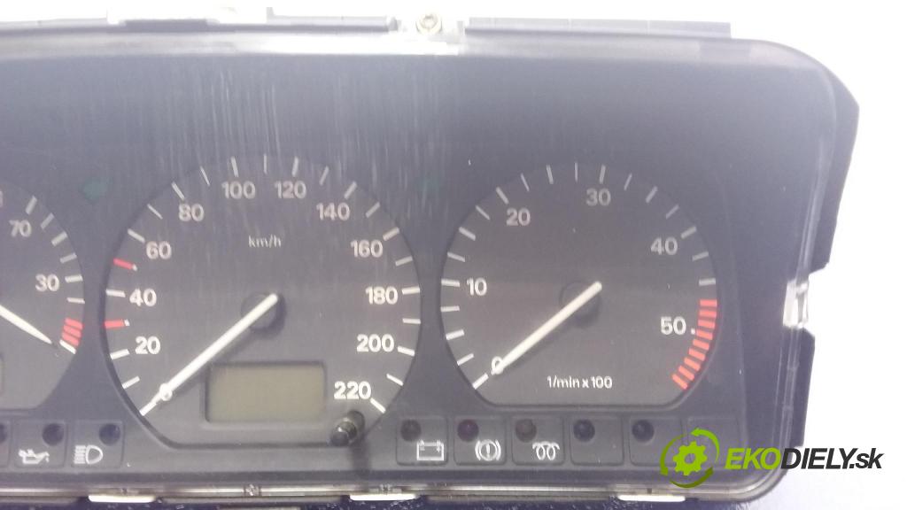 Volkswagen Passat 1996 Přístrojová deska 3A0919860M