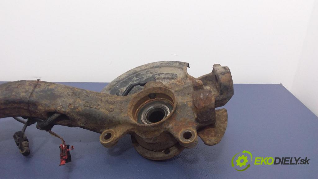 Audi Allroad 2000 náboj levá 4Z7407257A