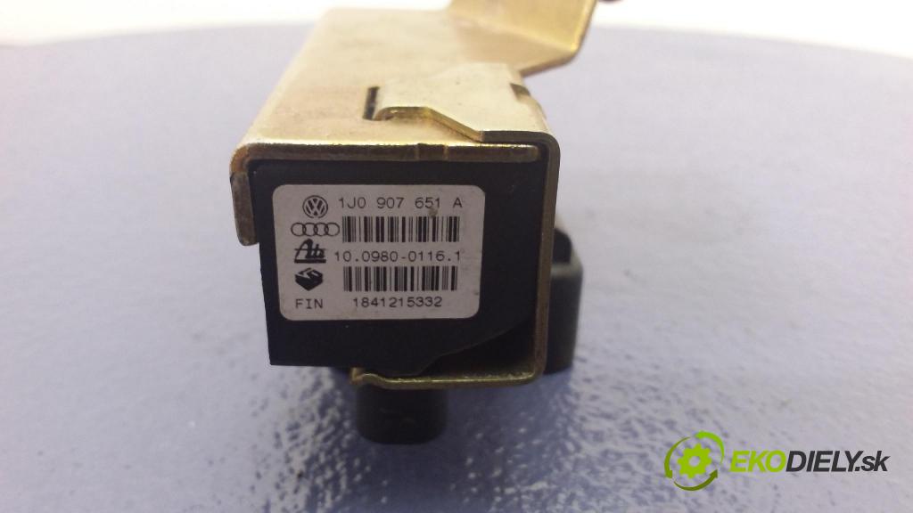 Volkswagen Golf 2000 snímač ESP 1J0907657A
