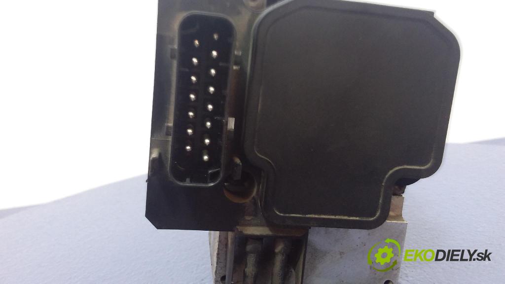 Volkswagen Passat 2000 čerpadlo ABS x 8E0614111T
