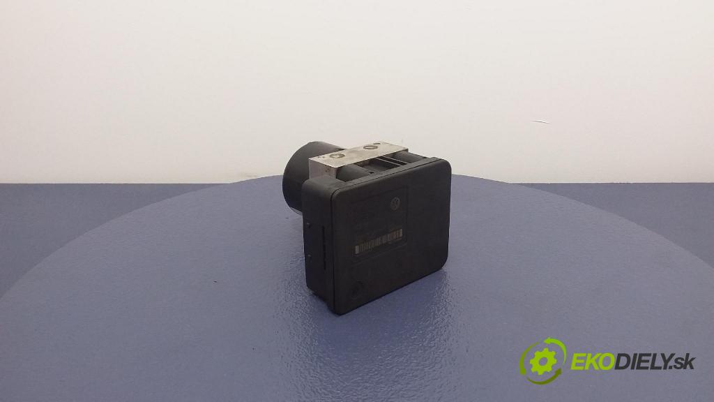 Volkswagen Golf 2002 čerpadlo ABS x 1C0907379L