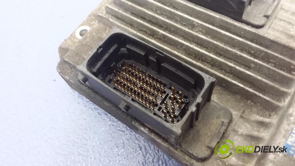 Opel Meriva 2004 řídící jednotka Motor: 98000322