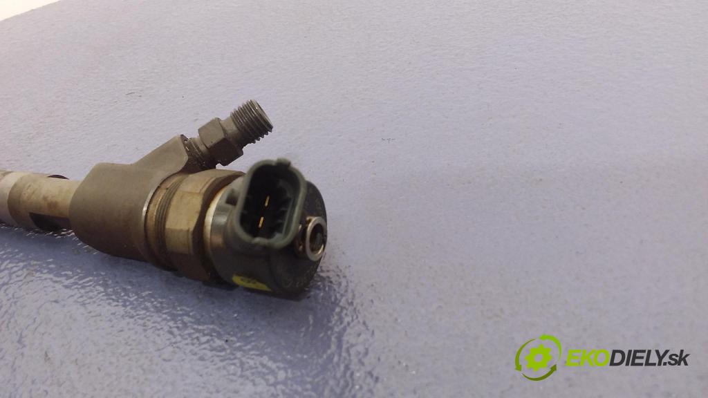 Toyota Yaris 2002 vstřikovač 23670-33010