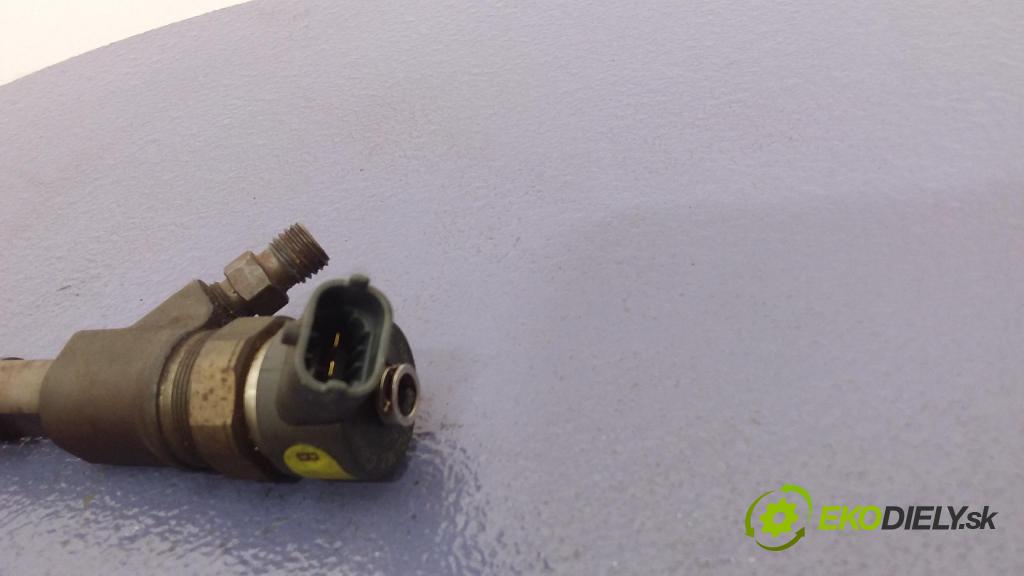Toyota Yaris 2002 vstřikovač 23670-33010