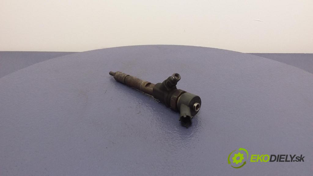 Toyota Yaris 2002 vstřikovač 23670-33010