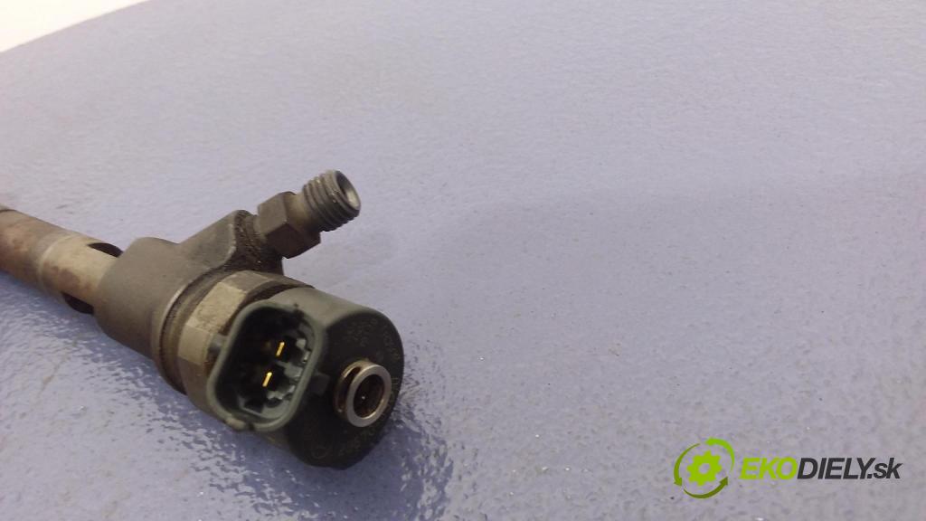 Toyota Yaris 2002 vstřikovač 23670-33010