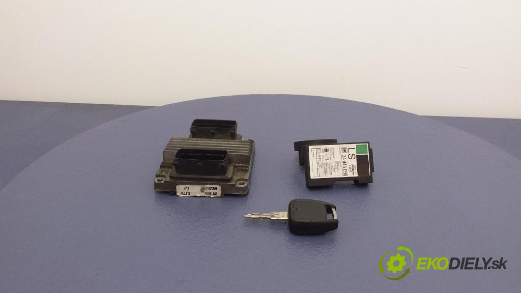 Opel Zafira 2001 řídící jednotka Motor: 09364499
