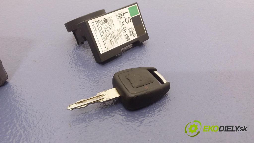 Opel Zafira 2001 řídící jednotka Motor: 09364499