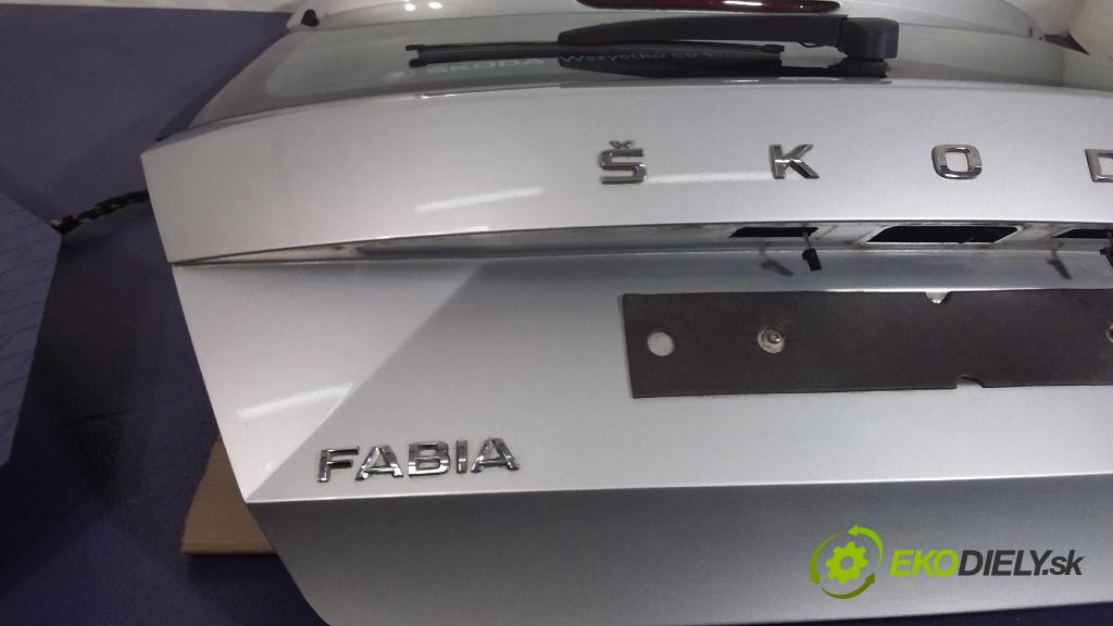 Skoda Fabia 2020 zadní dveře kufra: kufr LA7W