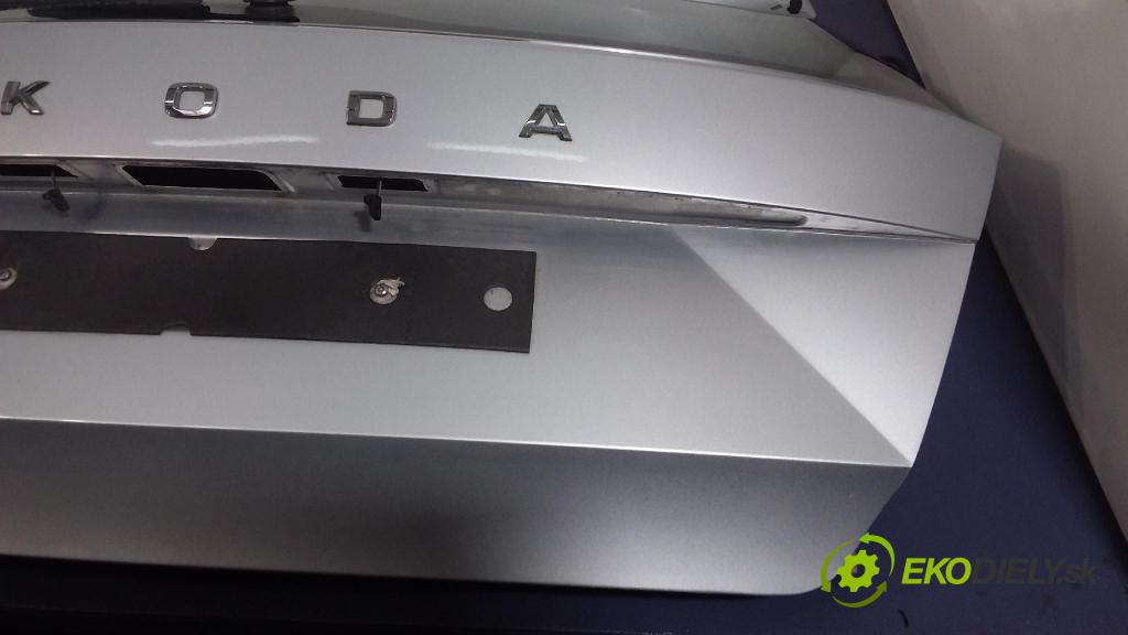 Skoda Fabia 2020 zadní dveře kufra: kufr LA7W