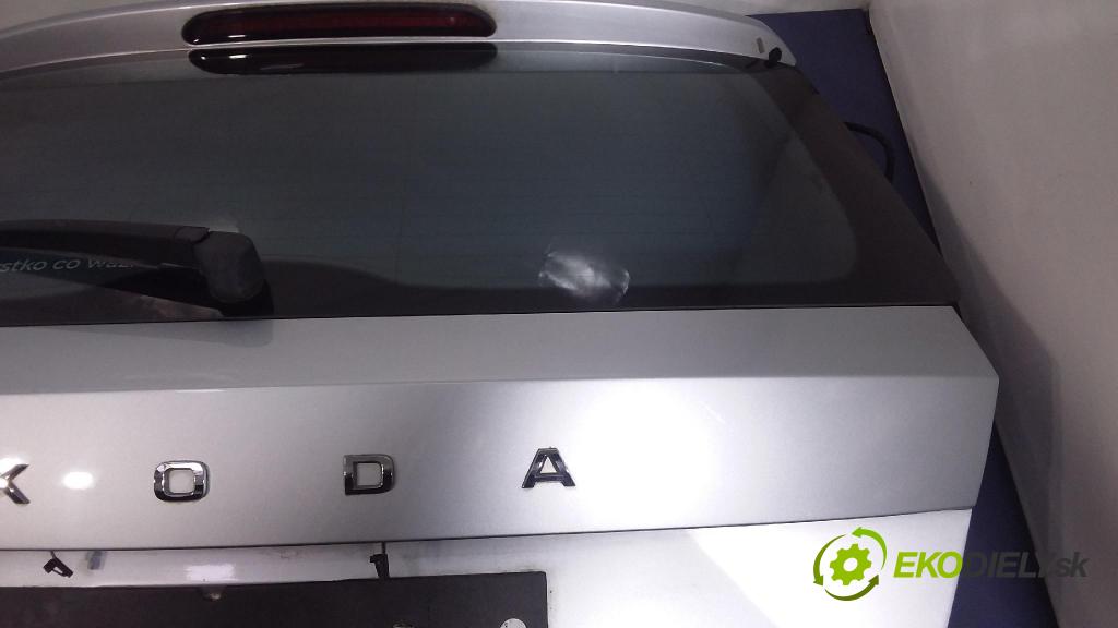 Skoda Fabia 2020 zadní dveře kufra: kufr LA7W