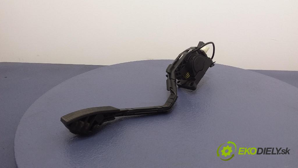 Peugeot 407 sw 2.0 hdi 2005 pedal Plyn: 9650341780