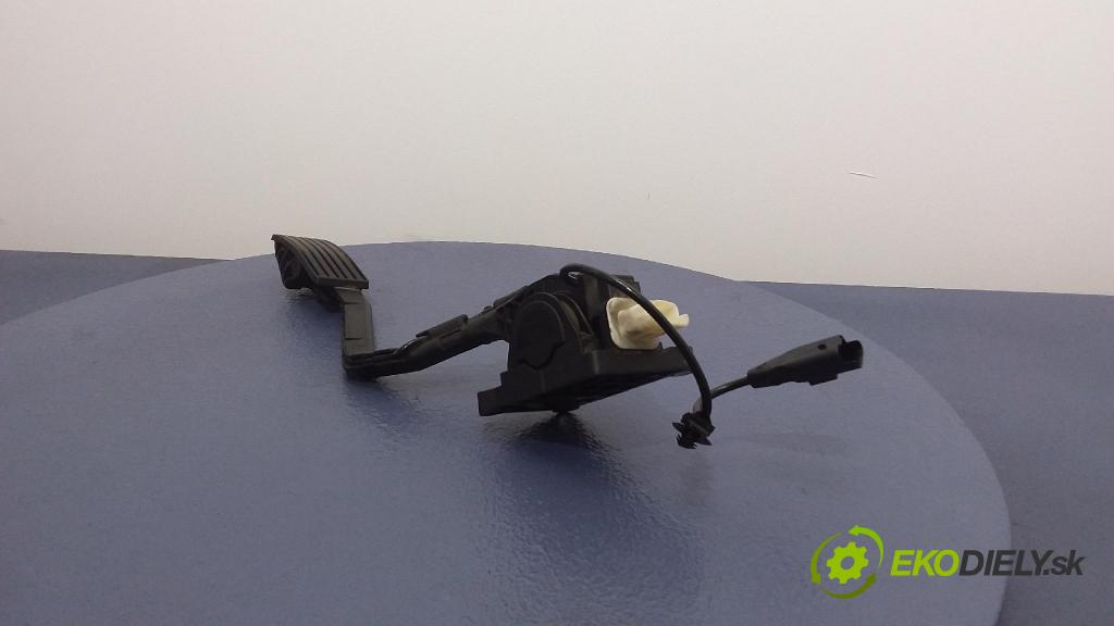 Peugeot 407 sw 2.0 hdi 2005 pedal Plyn: 9650341780